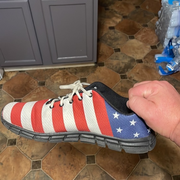 Size 13 trump tennis shoes. No real wear don’t fit any more had to go to a 14 - Picture 5 of 9